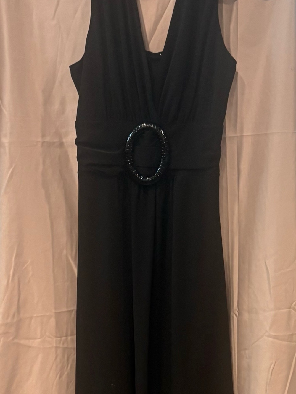 Black Strapless Evening Dress with Decorative Oval Buckle